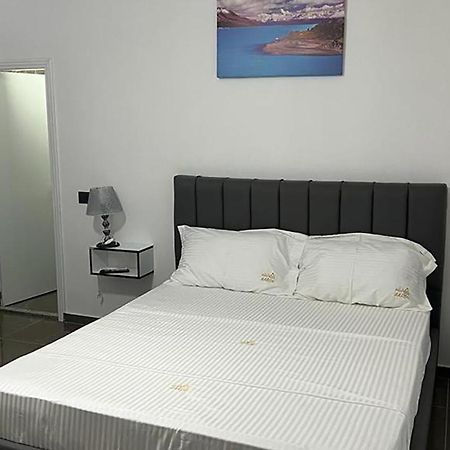Vila Aaron Дуррес Екстер'єр фото